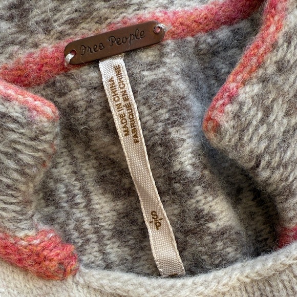 Free People Beige and Pink Sweater - Picture 3 of 5
